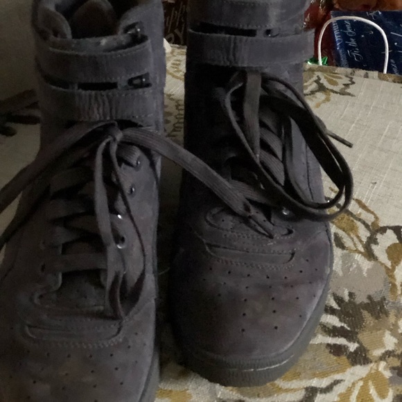 Men’s Grey Casual Sneaker - Picture 2 of 3